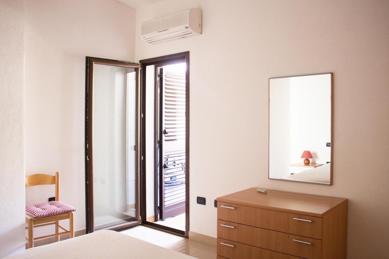 Residenze Branca III Seaview Apartment Орозеи Екстериор снимка